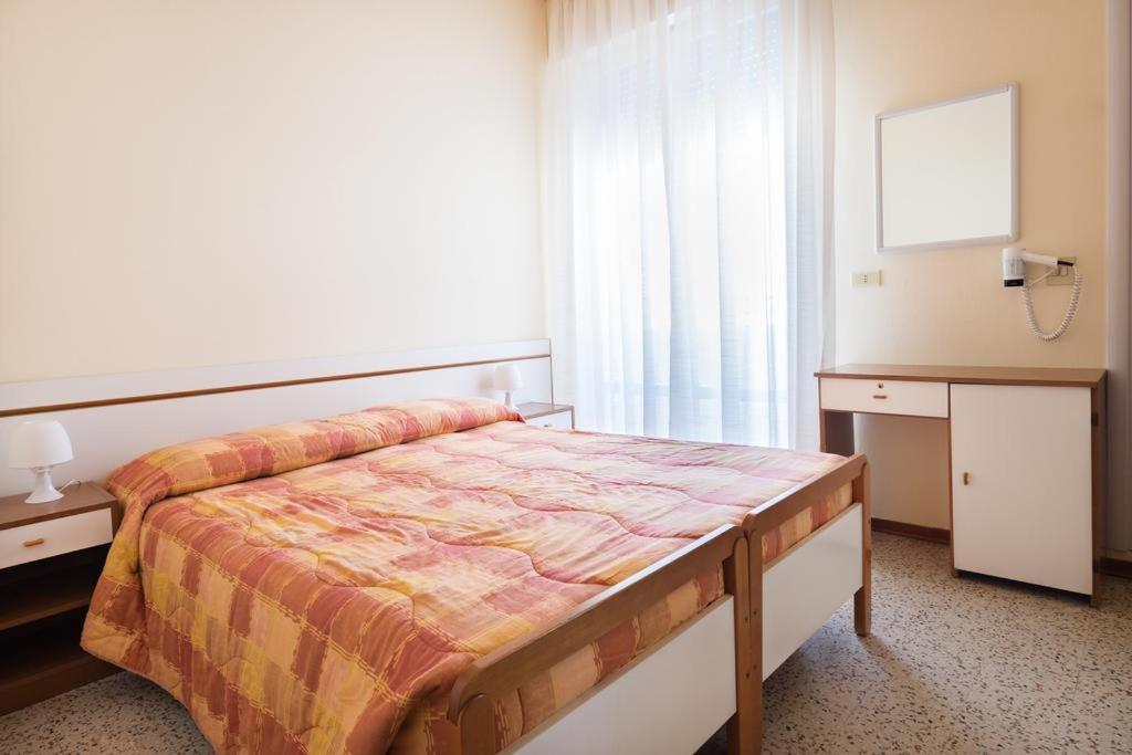Hotel Continental Гаттео-а-Маре Экстерьер фото