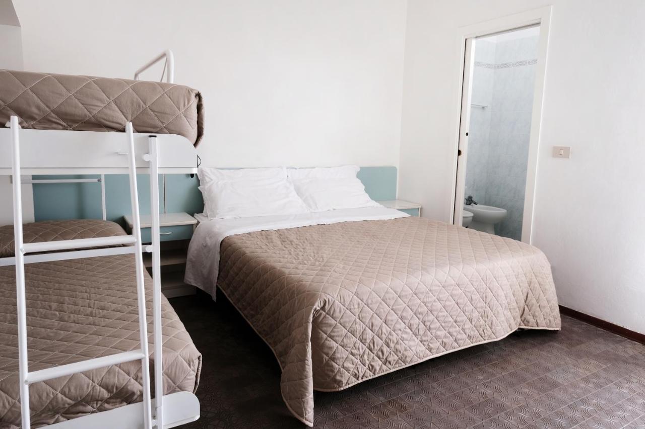 Hotel Continental Гаттео-а-Маре Экстерьер фото