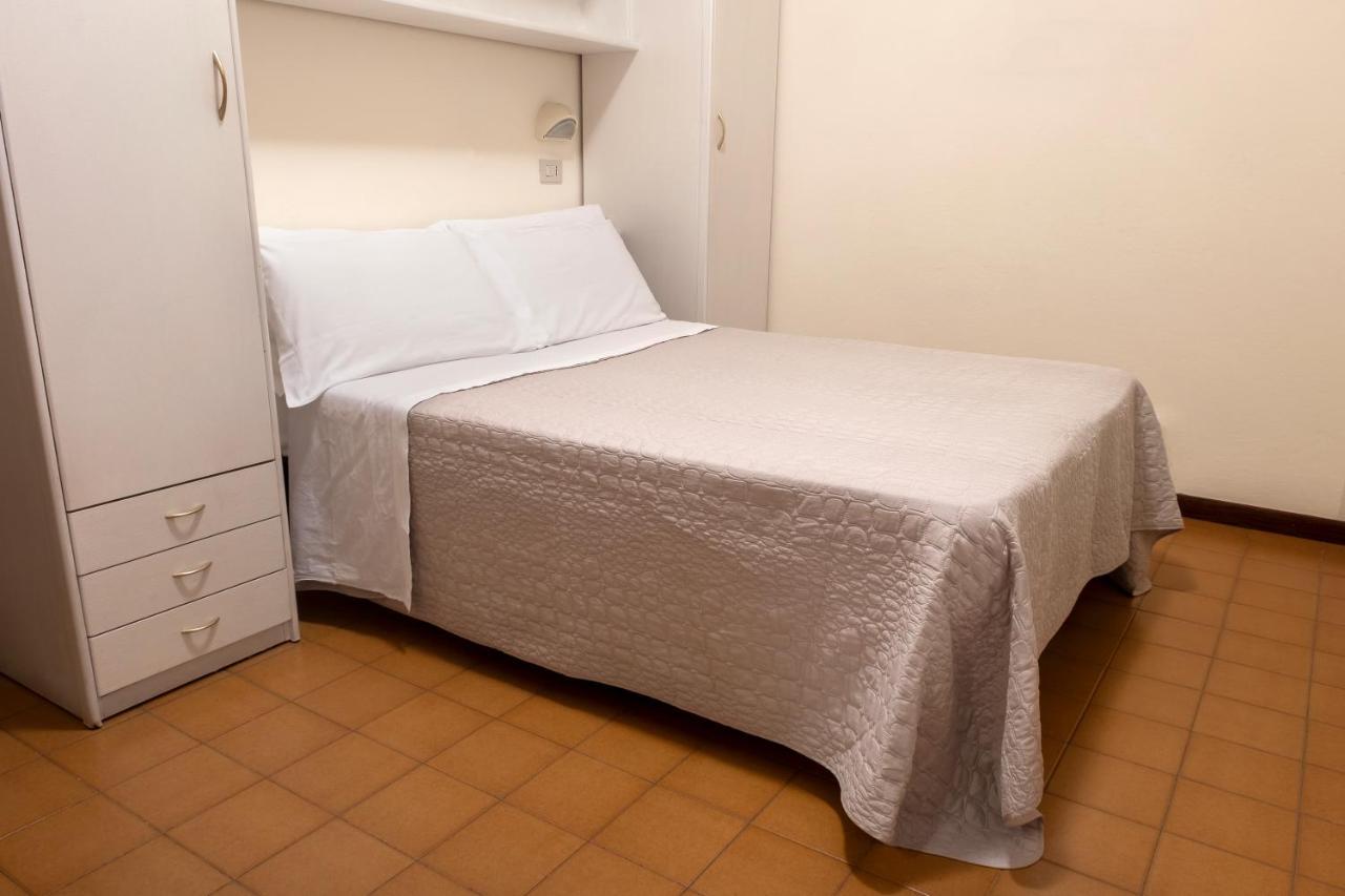 Hotel Continental Гаттео-а-Маре Экстерьер фото