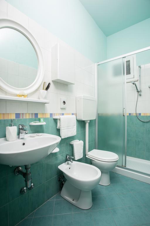 Hotel Continental Гаттео-а-Маре Экстерьер фото