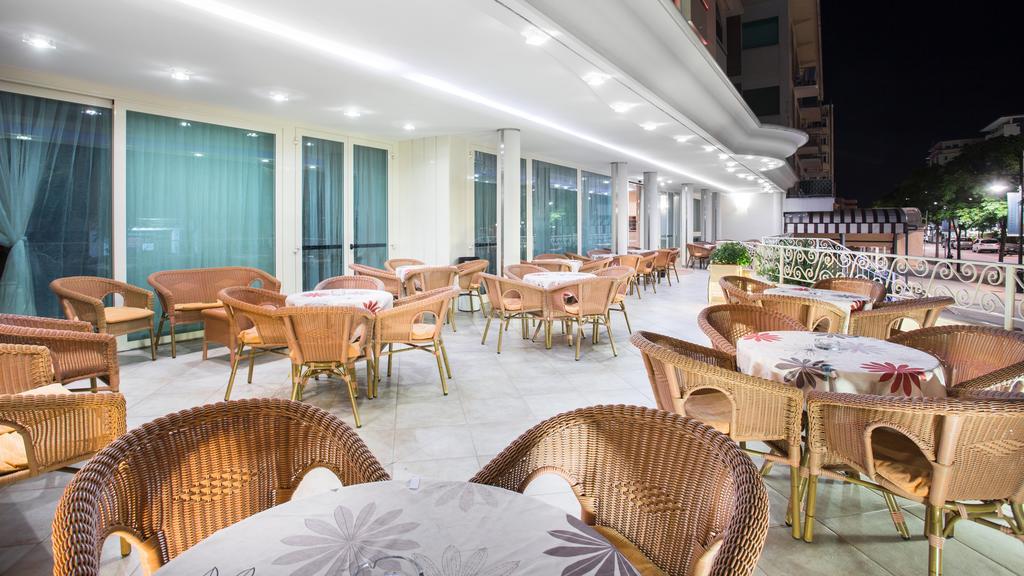 Hotel Continental Гаттео-а-Маре Экстерьер фото